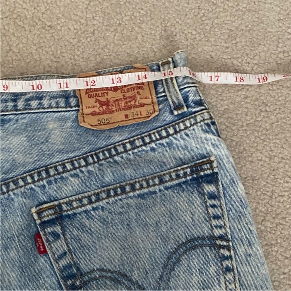 Vintage Acid Wash Cut-off Levi's 505 Sz 30 Denim Distressed Women Shorts - Picture 5 of 9